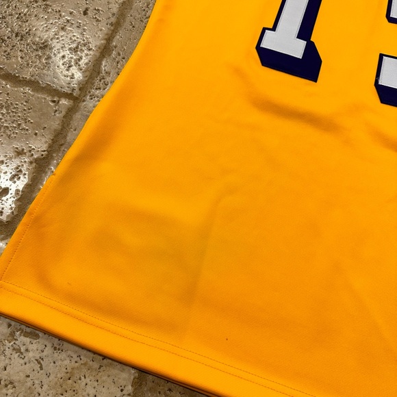 Mitchell & Ness NBA LA Lakers Wilt Chamberlain 1972 Yellow Jersey - Picture 11 of 12